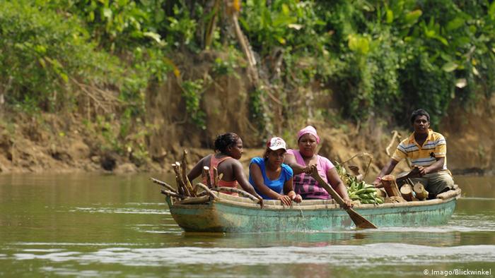 Hundreds of women from the Caribbean Coast migrate to the Pacific region looking for work, but are rejected and excluded.